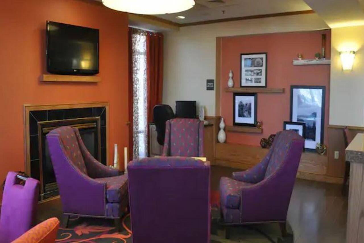 Hampton Inn Stony Creek Екстериор снимка