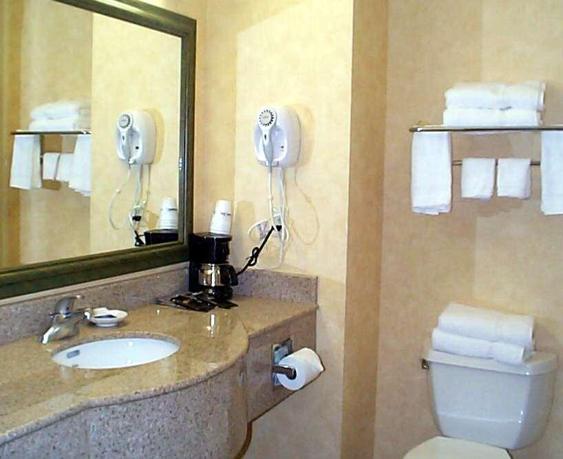 Hampton Inn Stony Creek Екстериор снимка