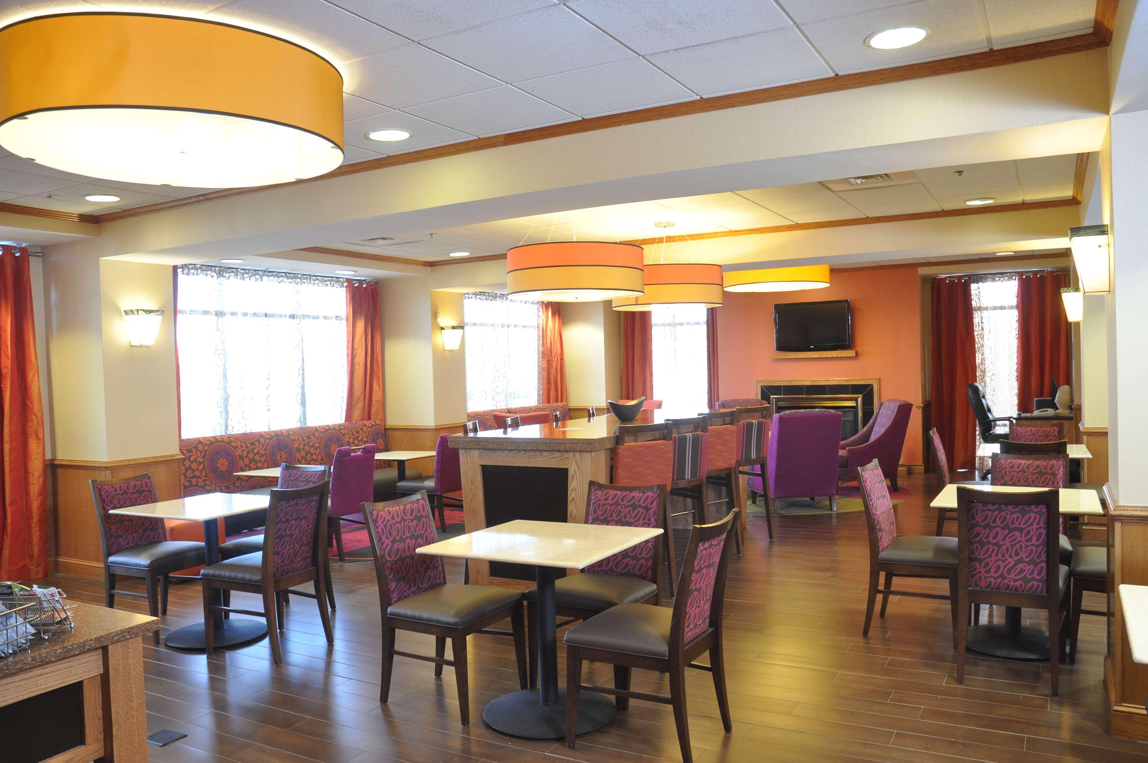 Hampton Inn Stony Creek Екстериор снимка