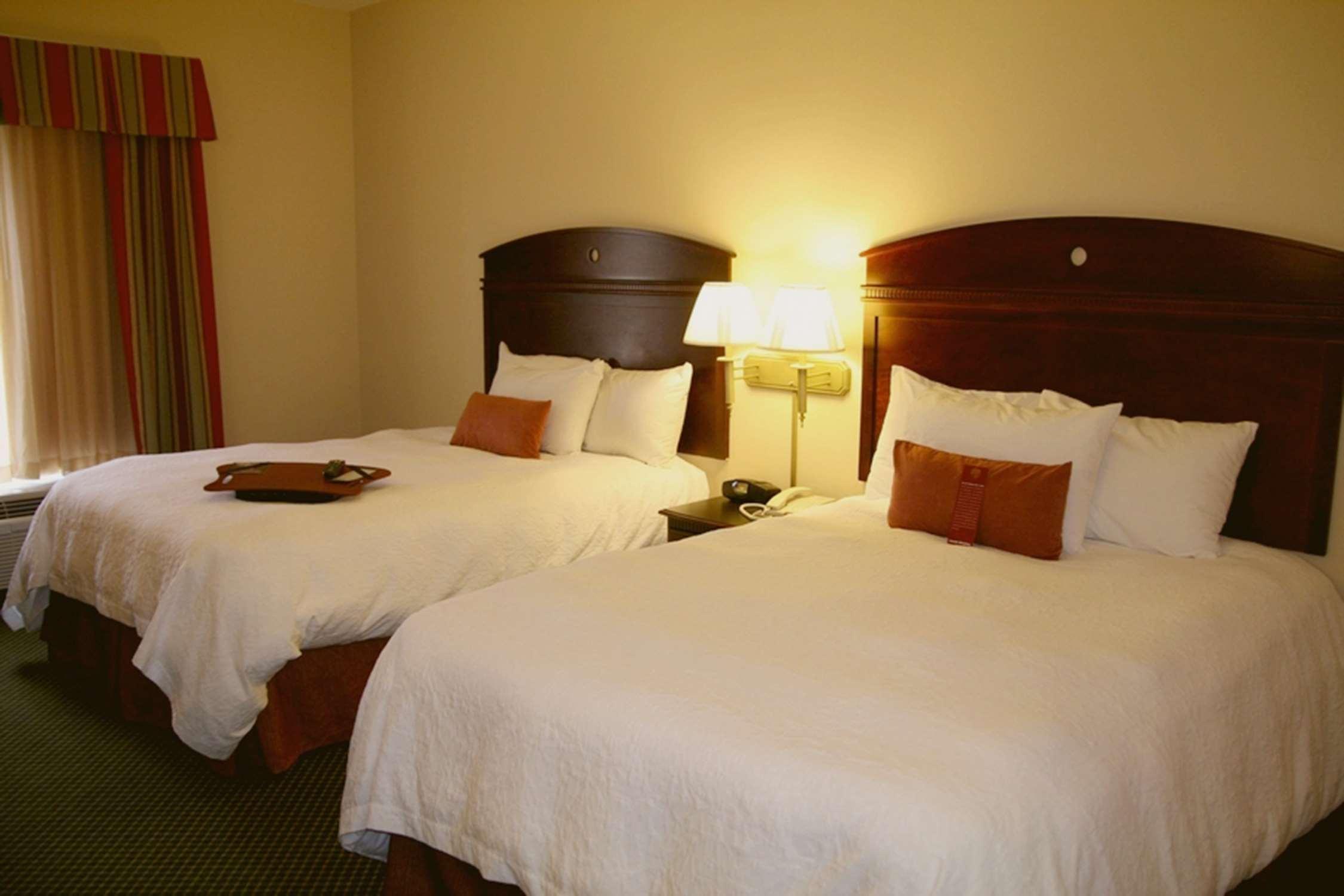 Hampton Inn Stony Creek Екстериор снимка