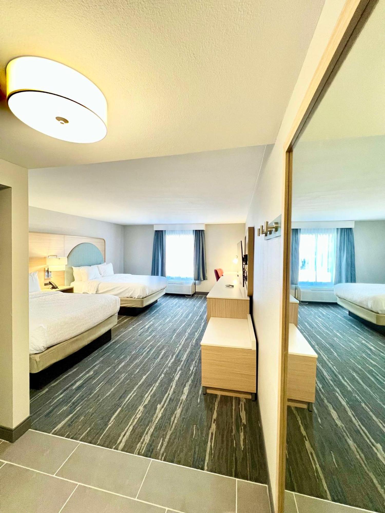 Hampton Inn Stony Creek Екстериор снимка