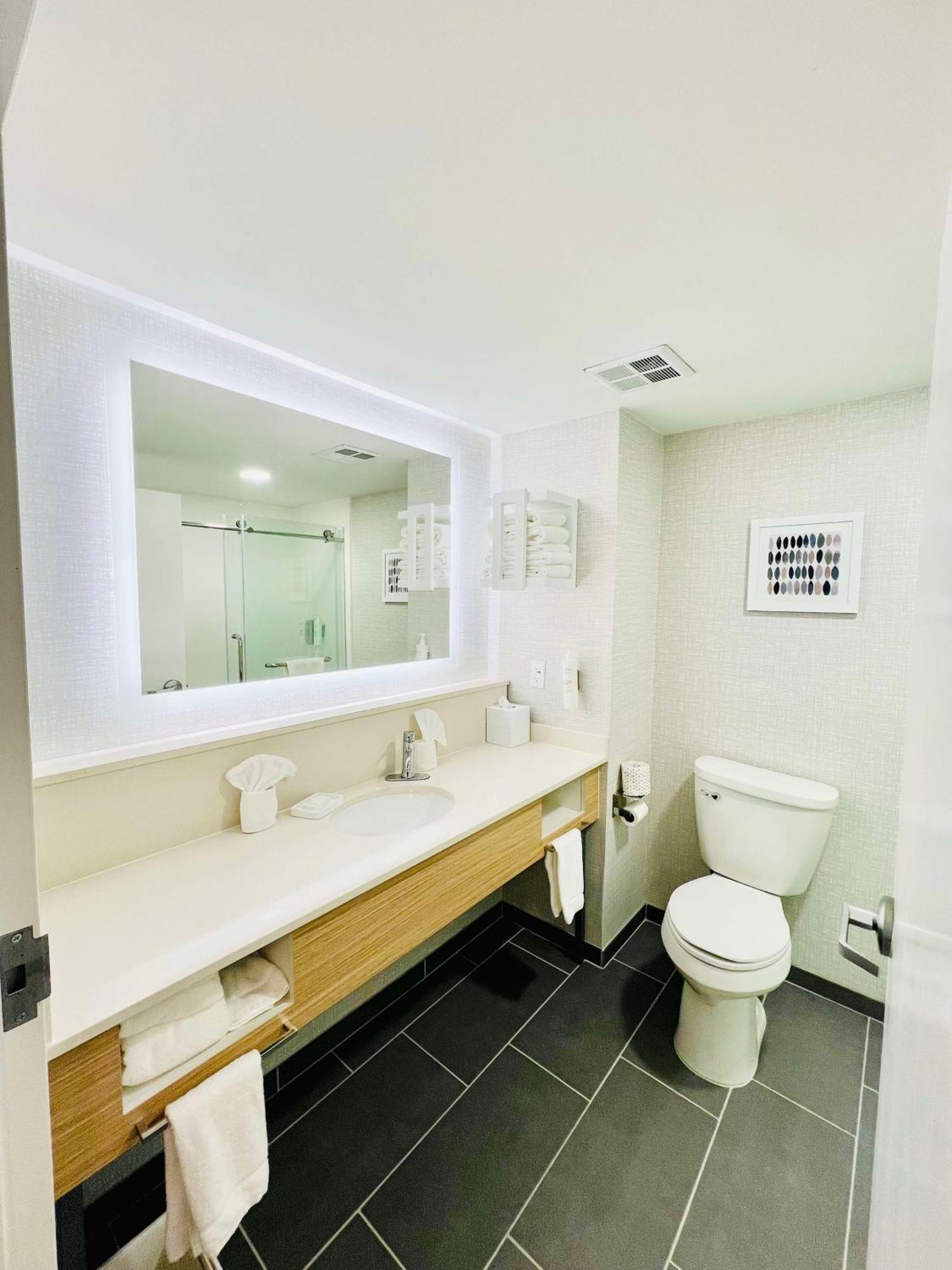 Hampton Inn Stony Creek Екстериор снимка
