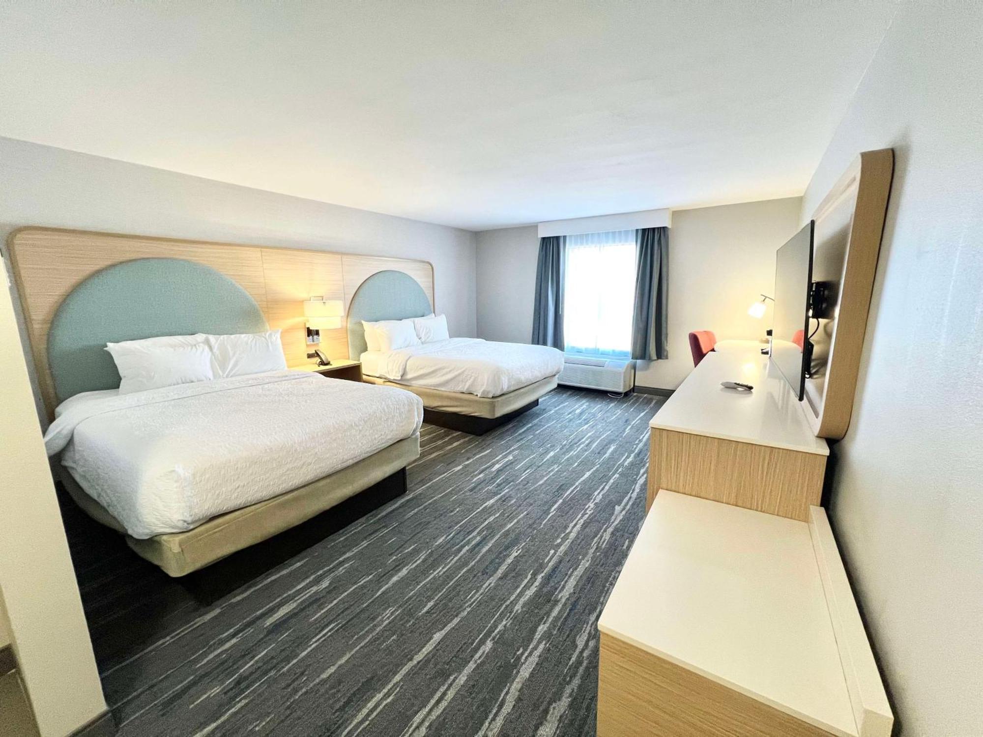 Hampton Inn Stony Creek Екстериор снимка