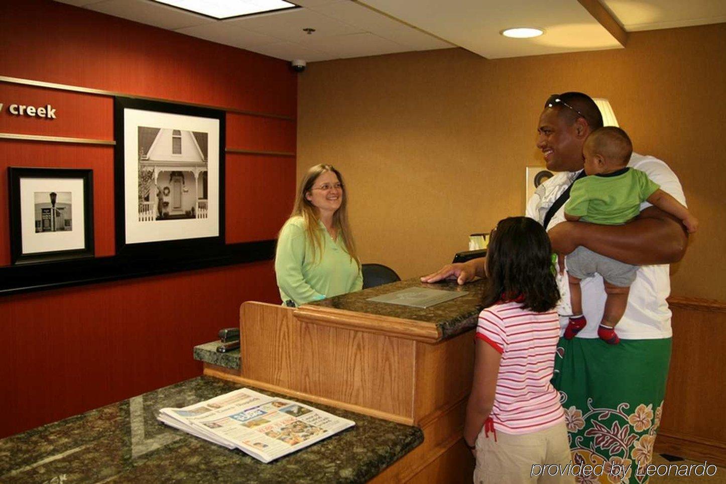 Hampton Inn Stony Creek Интериор снимка