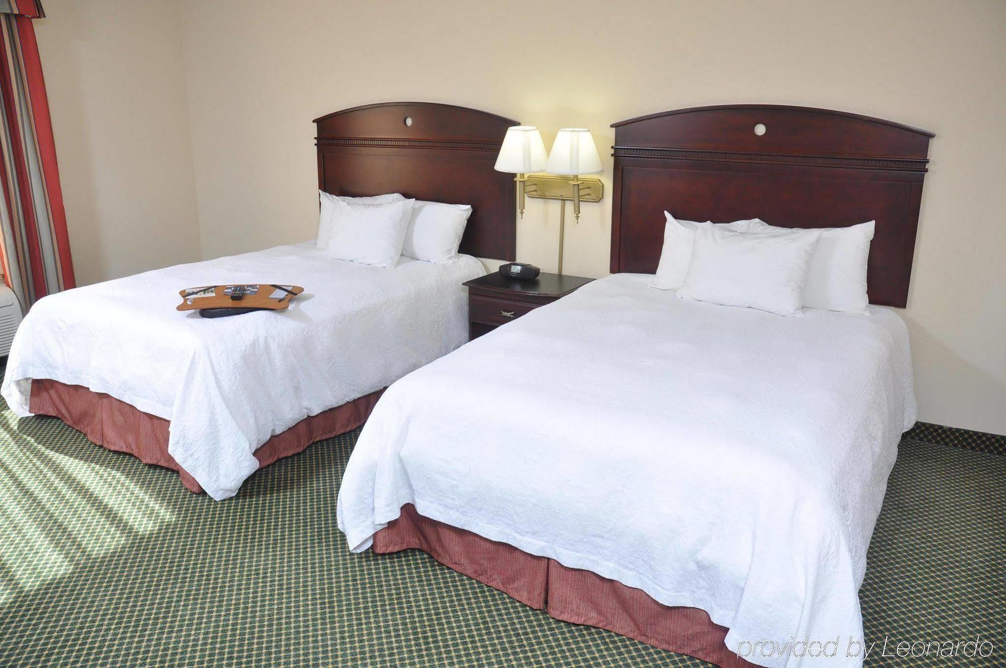 Hampton Inn Stony Creek Екстериор снимка